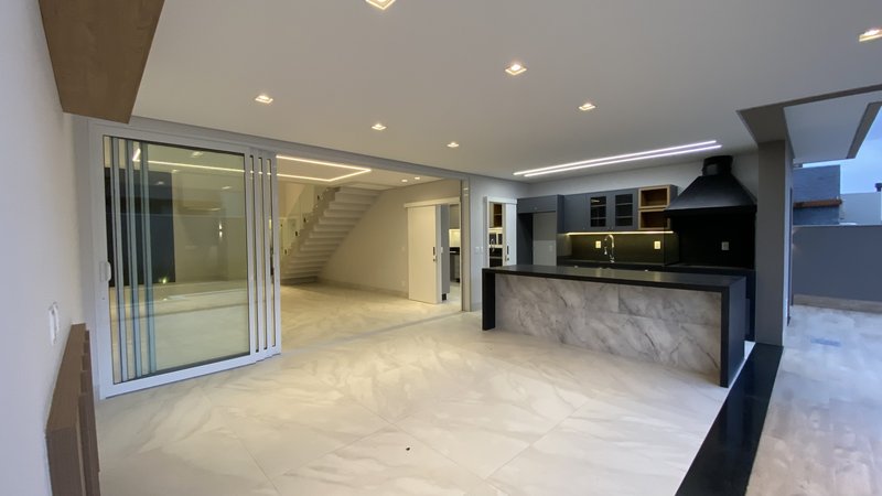 ? Luxuosa Residência em Condomínio Fechado - Uma Oportunidade Única! Rua Domingos Martinez Campo Grande - 