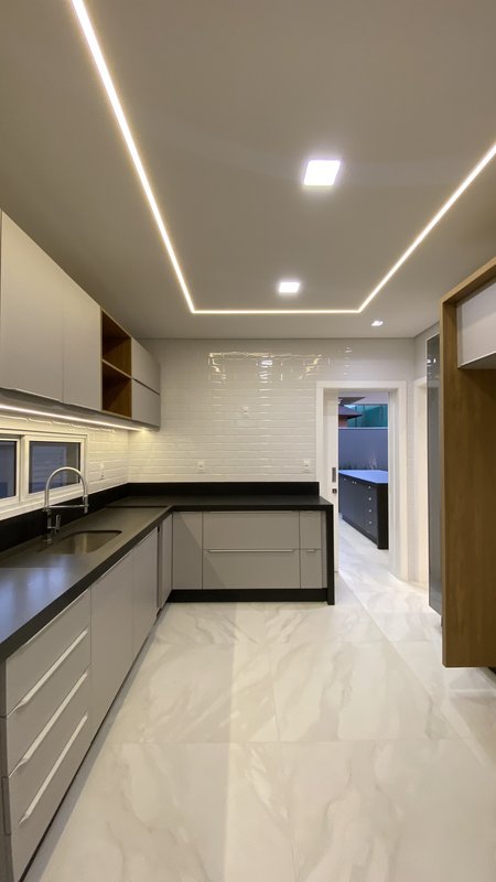 ? Luxuosa Residência em Condomínio Fechado - Uma Oportunidade Única! Rua Domingos Martinez Campo Grande - 