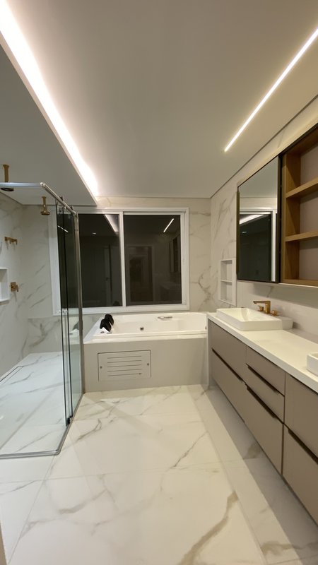 ? Luxuosa Residência em Condomínio Fechado - Uma Oportunidade Única! Rua Domingos Martinez Campo Grande - 