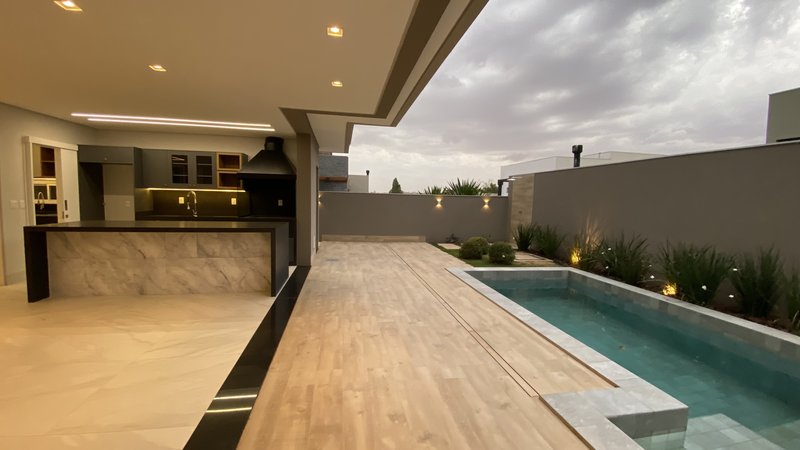 ? Luxuosa Residência em Condomínio Fechado - Uma Oportunidade Única! Rua Domingos Martinez Campo Grande - 