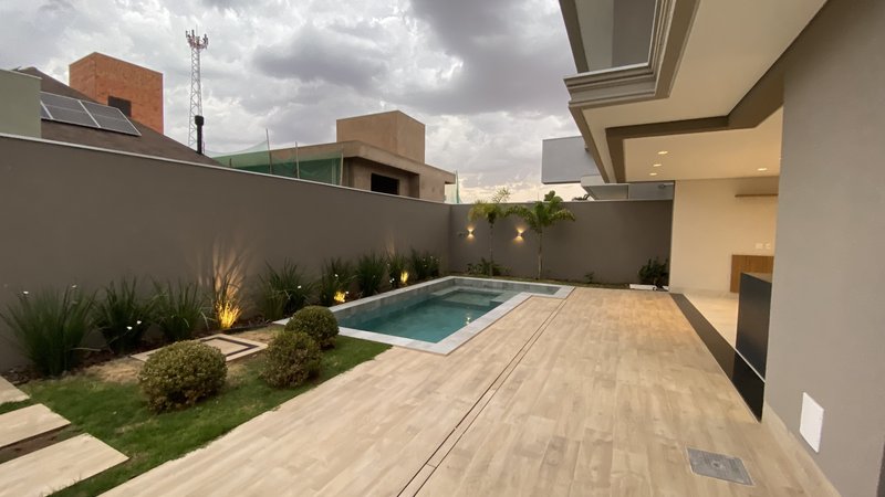 ? Luxuosa Residência em Condomínio Fechado - Uma Oportunidade Única! Rua Domingos Martinez Campo Grande - 