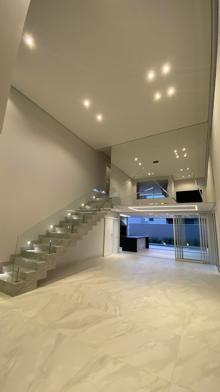 ? Luxuosa Residência em Condomínio Fechado - Uma Oportunidade Única! Rua Domingos Martinez Campo Grande - 