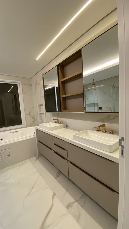 ? Luxuosa Residência em Condomínio Fechado - Uma Oportunidade Única! Rua Domingos Martinez Campo Grande - 