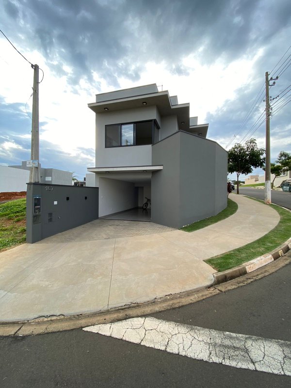 casa de esquina com 2 suítes + quarto externo condomínio ypes 1 Tatuí-SP Rua Chiquinha Rodrigues Tatuí - 