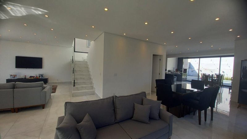 Trata - se de uma Casa no Residencial Valville 1 com 336m² com 3 Suítes e 4 vagas a vend  Santana de Parnaíba - 