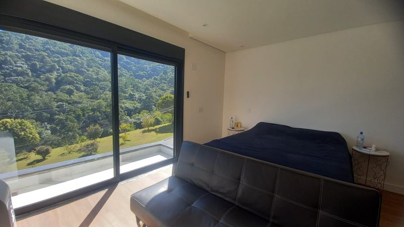 Trata - se de uma Casa no Residencial Valville 1 com 336m² com 3 Suítes e 4 vagas a vend  Santana de Parnaíba - 