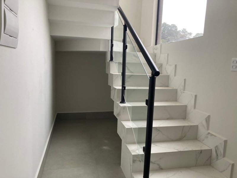 Trata - se de uma Casa no Nova Jaguari com 163m² com 2 dormitórios, suite e 2 vagas; Estrada Jaguari Santana de Parnaíba - 