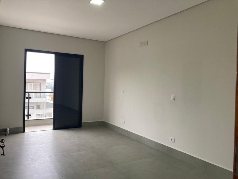 Trata - se de uma Casa no Nova Jaguari com 163m² com 2 dormitórios, suite e 2 vagas; Estrada Jaguari Santana de Parnaíba - 