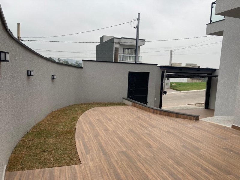 Trata - se de uma Casa no Nova Jaguari com 163m² com 2 dormitórios, suite e 2 vagas; Estrada Jaguari Santana de Parnaíba - 