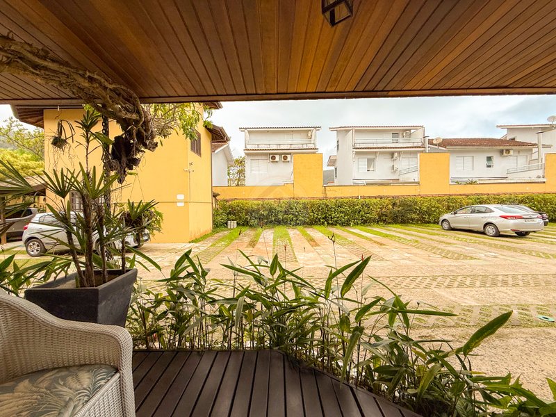 Casa em Condomínio com 2 suítes na Praia de Juquehy - LOCAÇÃO DIÁRIA, ANUAL E VENDA  São Sebastião - 