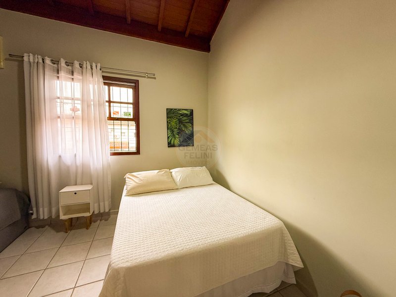 Casa em Condomínio com 2 suítes na Praia de Juquehy - LOCAÇÃO DIÁRIA, ANUAL E VENDA  São Sebastião - 