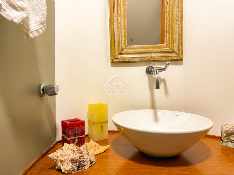 Casa em Condomínio com 2 suítes na Praia de Juquehy - LOCAÇÃO DIÁRIA, ANUAL E VENDA  São Sebastião - 