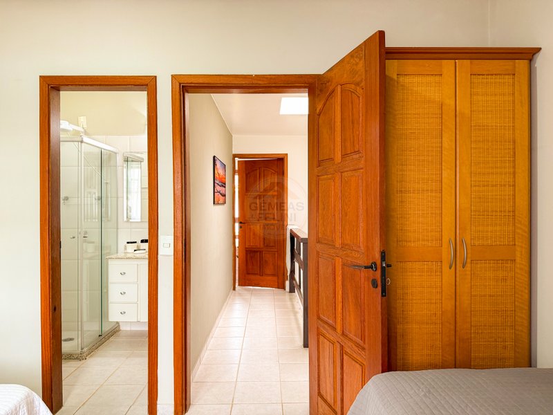 Casa em Condomínio com 2 suítes na Praia de Juquehy - LOCAÇÃO DIÁRIA, ANUAL E VENDA  São Sebastião - 