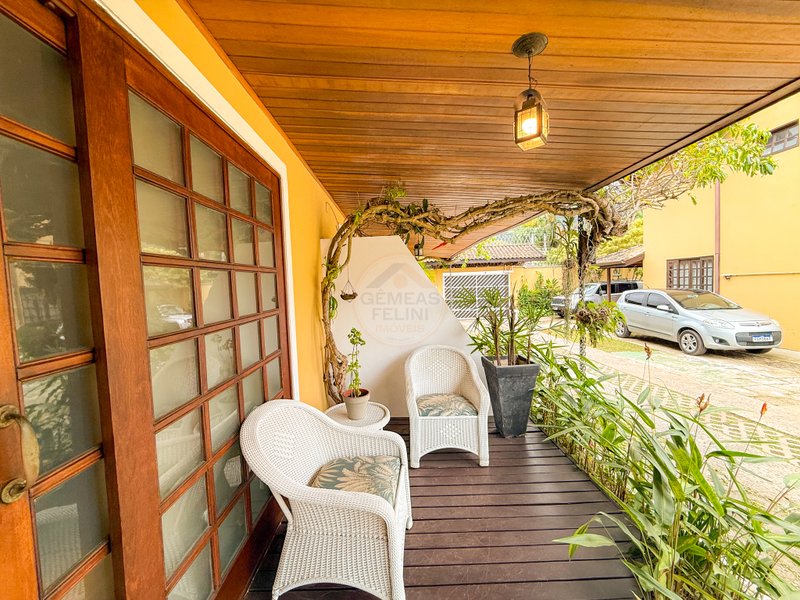 Casa em Condomínio com 2 suítes na Praia de Juquehy - LOCAÇÃO DIÁRIA, ANUAL E VENDA  São Sebastião - 