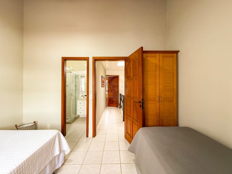 Casa em Condomínio com 2 suítes na Praia de Juquehy - LOCAÇÃO DIÁRIA, ANUAL E VENDA  São Sebastião - 