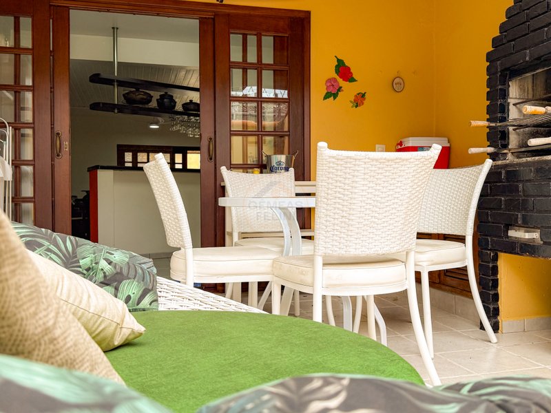 Casa em Condomínio com 2 suítes na Praia de Juquehy - LOCAÇÃO DIÁRIA, ANUAL E VENDA  São Sebastião - 