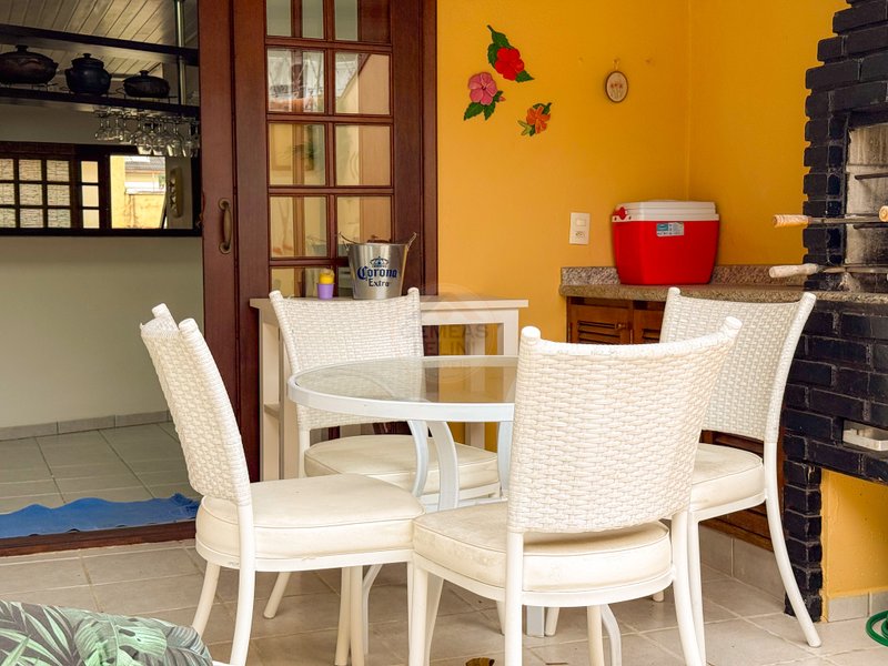 Casa em Condomínio com 2 suítes na Praia de Juquehy - LOCAÇÃO DIÁRIA, ANUAL E VENDA  São Sebastião - 