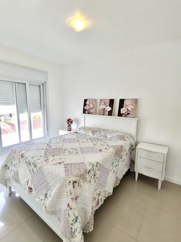 SOBRADO EM CONDOMÍNIO - 120M2 - 3 DORM - SUÍTE - 2 VAGAS Rua da Tulipa Capão da Canoa - 