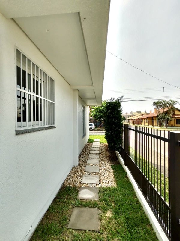 SOBRADO EM CONDOMÍNIO - 120M2 - 3 DORM - SUÍTE - 2 VAGAS Rua da Tulipa Capão da Canoa - 