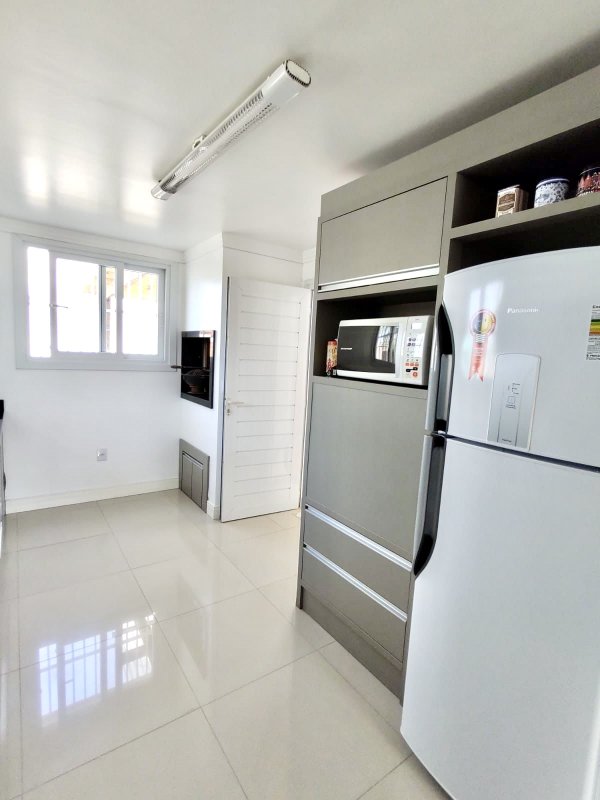 SOBRADO EM CONDOMÍNIO - 120M2 - 3 DORM - SUÍTE - 2 VAGAS Rua da Tulipa Capão da Canoa - 