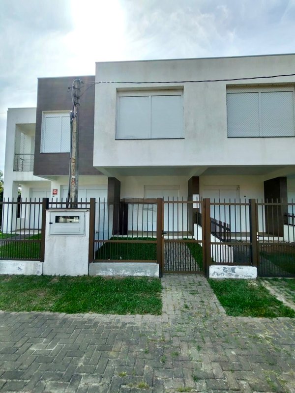 SOBRADO EM CONDOMÍNIO - 85M2 - 2 DORM - 2 SUÍTES - 1 VAGA Rua da Tulipa  Capão da Canoa - 
