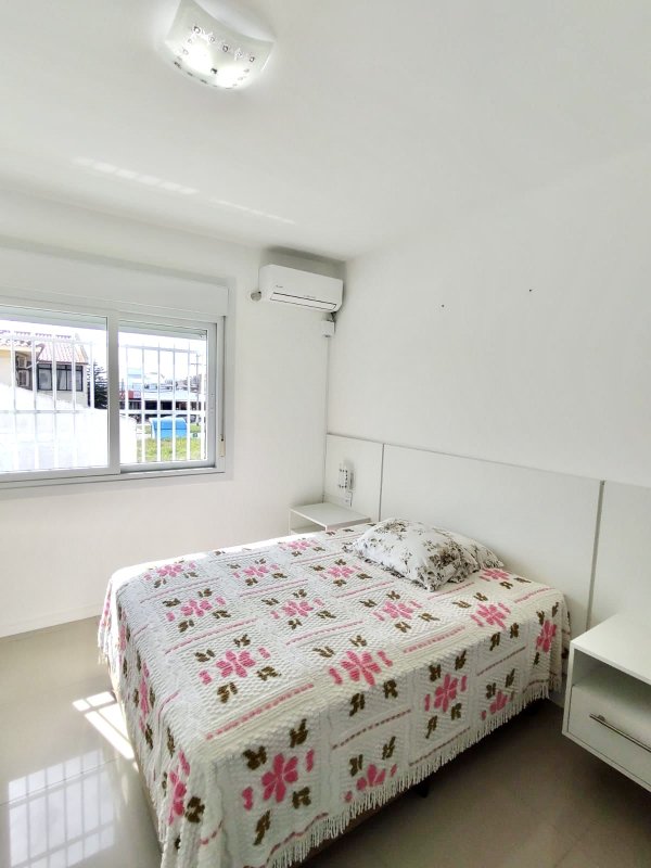 SOBRADO EM CONDOMÍNIO - 85M2 - 2 DORM - 2 SUÍTES - 1 VAGA Rua da Tulipa  Capão da Canoa - 