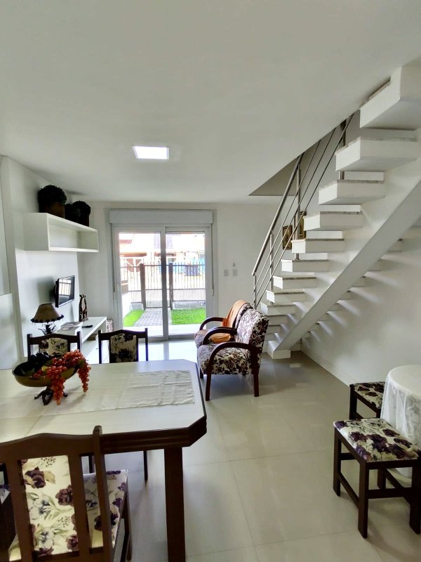 SOBRADO EM CONDOMÍNIO - 85M2 - 2 DORM - 2 SUÍTES - 1 VAGA Rua da Tulipa  Capão da Canoa - 