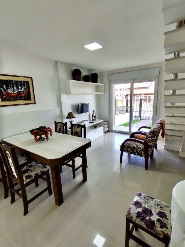 SOBRADO EM CONDOMÍNIO - 85M2 - 2 DORM - 2 SUÍTES - 1 VAGA Rua da Tulipa  Capão da Canoa - 