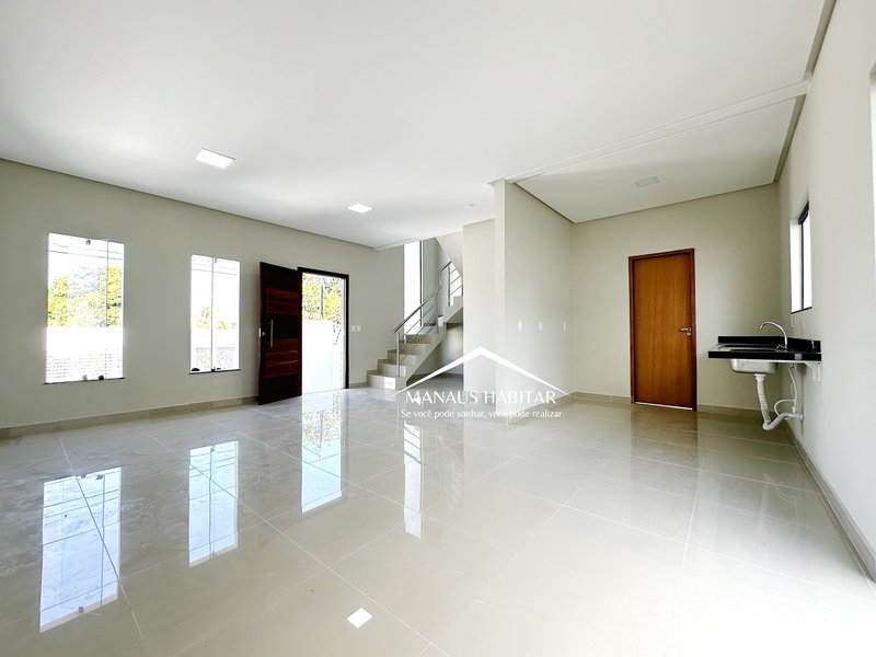 Duplex à venda no Parque Dez, pronto pra financiar, 03 Qrtos/01suíte com lavabo e varanda! Rua Paul Adam Manaus - 