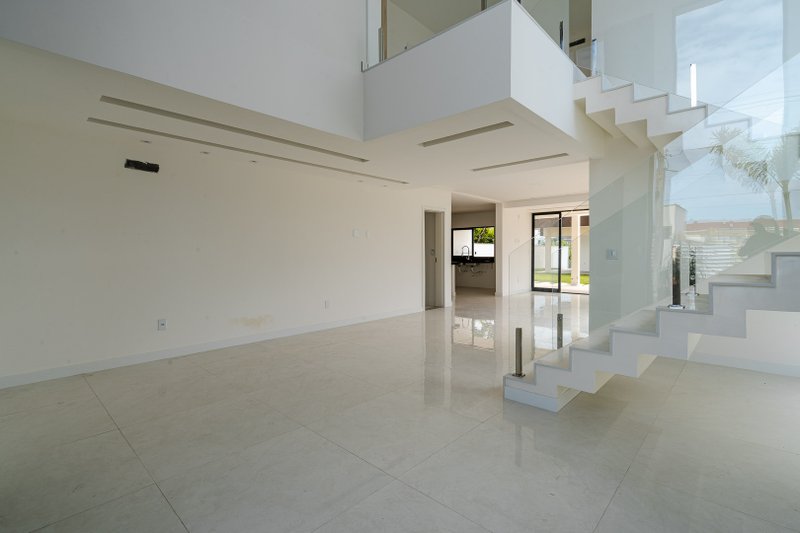 Linda casa de 3 suítes no Jardins Veneza Rodovia do Sol Vila Velha - 
