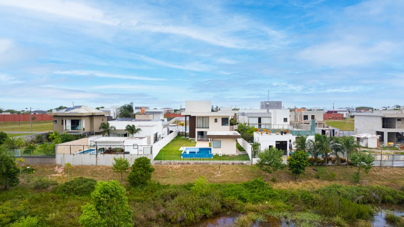 Linda casa de 3 suítes no Jardins Veneza Rodovia do Sol Vila Velha - 