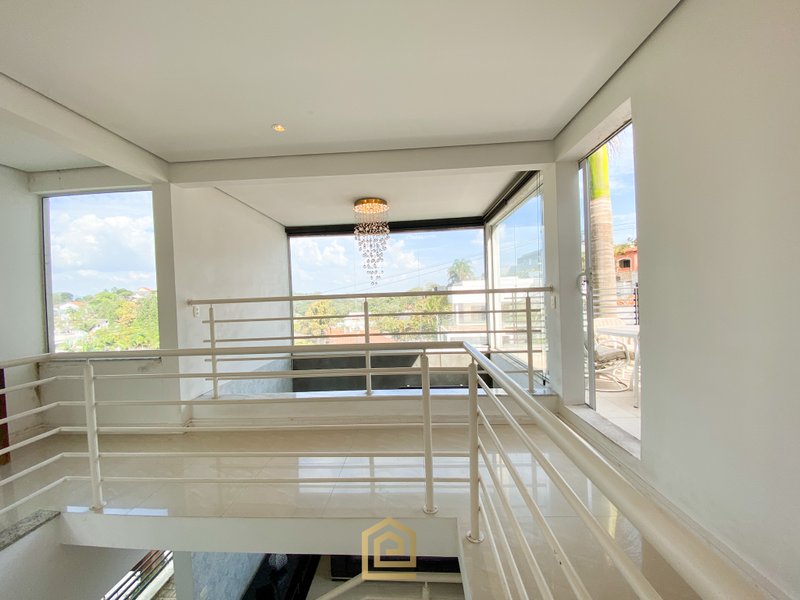 Casa contemporânea Rodovia Alberto Hinoto Arujá - 