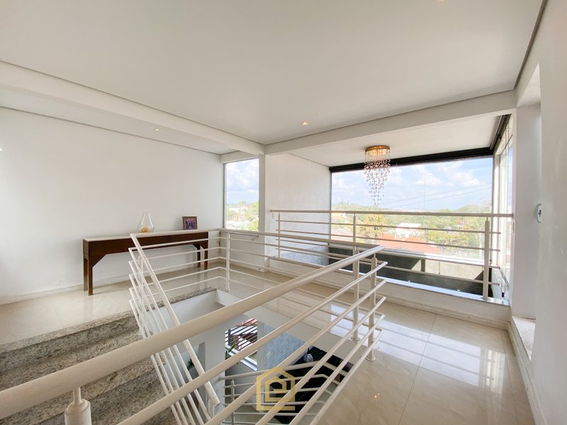 Casa contemporânea Rodovia Alberto Hinoto Arujá - 