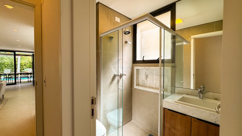 Casa em Condomínio com 4 Suítes e Piscina Privativa na Praia de Juquehy - LOCAÇÃO E VENDA  São Sebastião - 