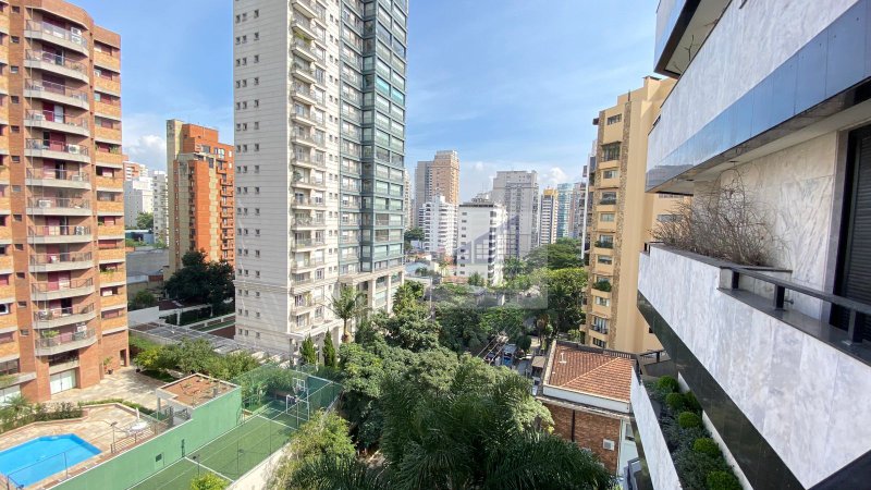 APARTAMENTO À VENDA EM MOEMA COM 5 DORMITÓRIOS Avenida Juriti São Paulo - 