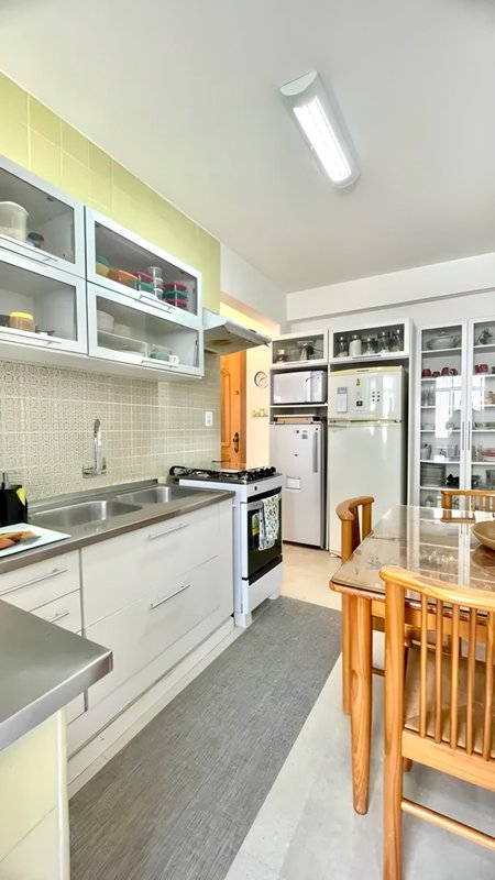 R$ 540.000 - EXCLUSIVIDADE - ÓTIMO APARTAMENTO - 148M2 - FRENTE - 3 DORM - VISTA Avenida Cristóvão Colombo Porto Alegre - 