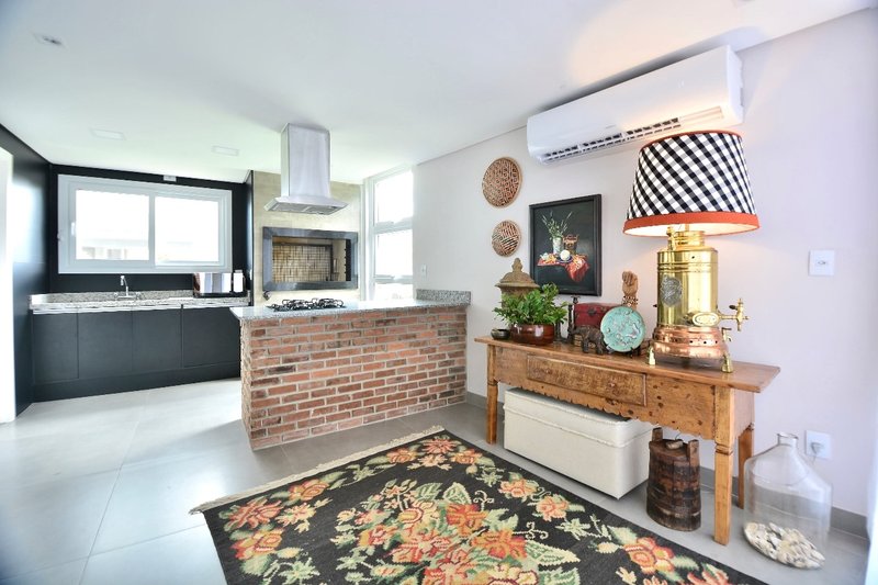 R$ 1.990.000 - MAGNÍFICA CASA ESQUINA - VISTA LAGO - 220M2 - 4 DORM (3 SUÍTES) - 2 VAGAS Avenida Paraguassu  Xangri-lá - 
