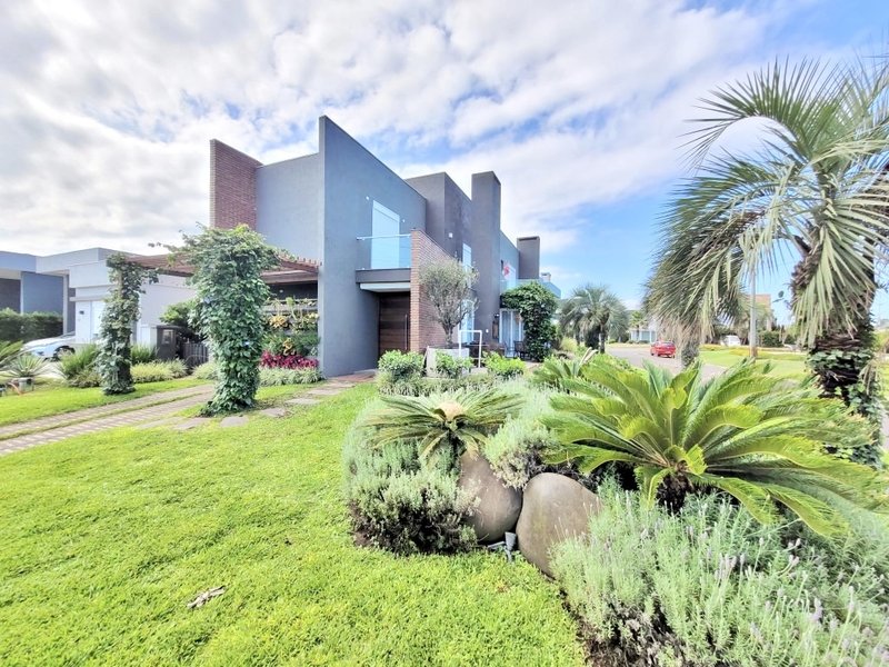 R$ 1.990.000 - MAGNÍFICA CASA ESQUINA - VISTA LAGO - 220M2 - 4 DORM (3 SUÍTES) - 2 VAGAS Avenida Paraguassu  Xangri-lá - 