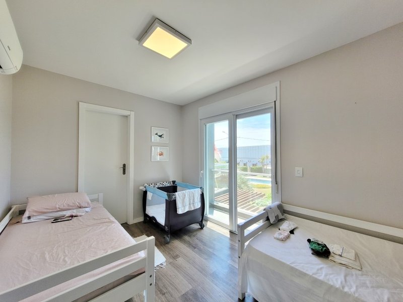 R$ 1.990.000 - MAGNÍFICA CASA ESQUINA - VISTA LAGO - 220M2 - 4 DORM (3 SUÍTES) - 2 VAGAS Avenida Paraguassu  Xangri-lá - 