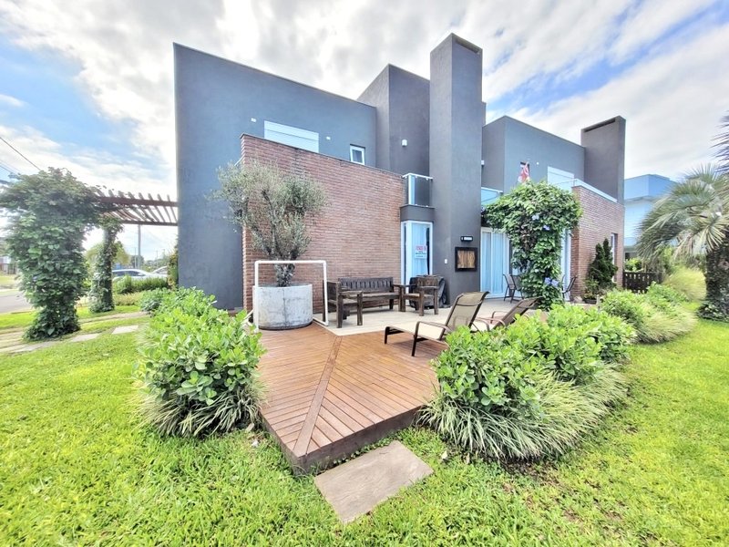 R$ 1.990.000 - MAGNÍFICA CASA ESQUINA - VISTA LAGO - 220M2 - 4 DORM (3 SUÍTES) - 2 VAGAS Avenida Paraguassu  Xangri-lá - 