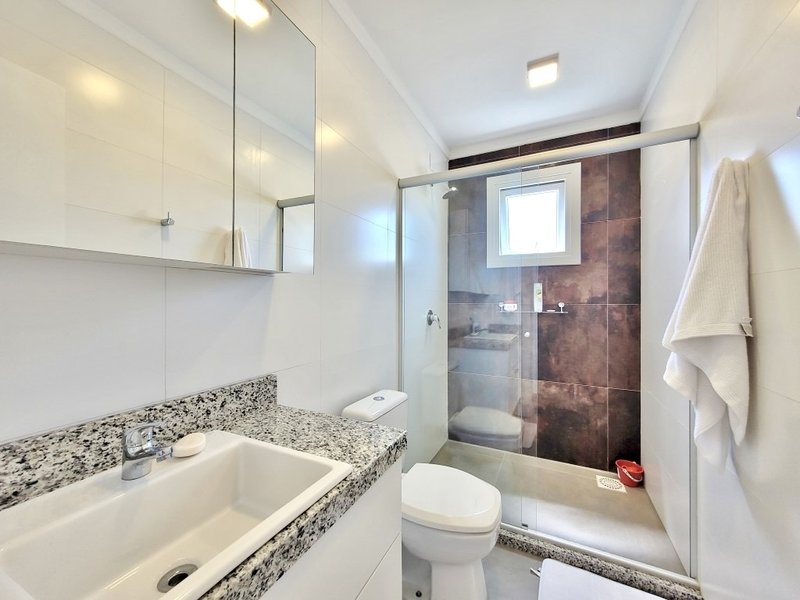R$ 1.990.000 - MAGNÍFICA CASA ESQUINA - VISTA LAGO - 220M2 - 4 DORM (3 SUÍTES) - 2 VAGAS Avenida Paraguassu  Xangri-lá - 