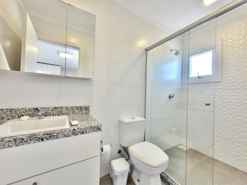R$ 1.990.000 - MAGNÍFICA CASA ESQUINA - VISTA LAGO - 220M2 - 4 DORM (3 SUÍTES) - 2 VAGAS Avenida Paraguassu  Xangri-lá - 