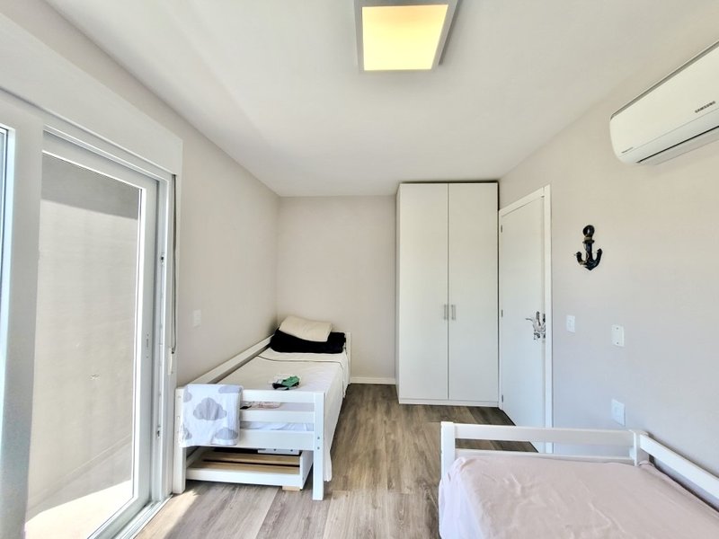 R$ 1.990.000 - MAGNÍFICA CASA ESQUINA - VISTA LAGO - 220M2 - 4 DORM (3 SUÍTES) - 2 VAGAS Avenida Paraguassu  Xangri-lá - 