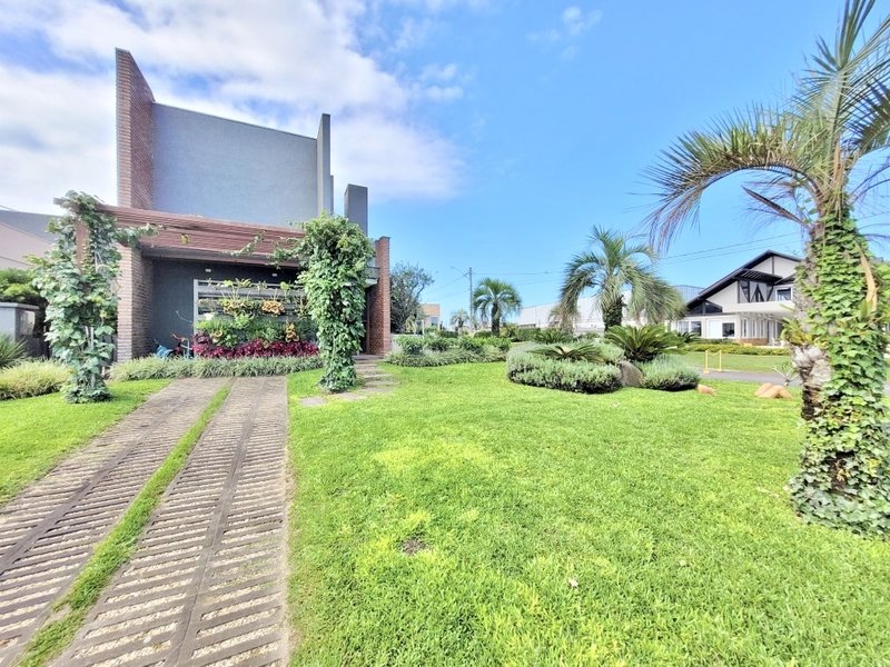 R$ 1.990.000 - MAGNÍFICA CASA ESQUINA - VISTA LAGO - 220M2 - 4 DORM (3 SUÍTES) - 2 VAGAS Avenida Paraguassu  Xangri-lá - 