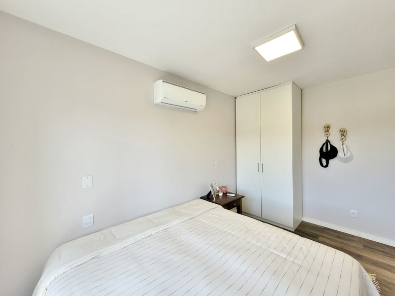 R$ 1.990.000 - MAGNÍFICA CASA ESQUINA - VISTA LAGO - 220M2 - 4 DORM (3 SUÍTES) - 2 VAGAS Avenida Paraguassu  Xangri-lá - 