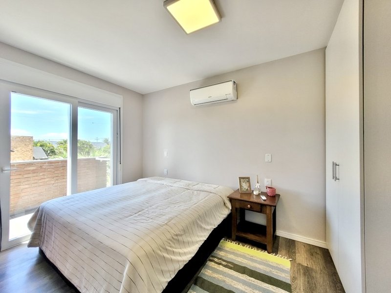 R$ 1.990.000 - MAGNÍFICA CASA ESQUINA - VISTA LAGO - 220M2 - 4 DORM (3 SUÍTES) - 2 VAGAS Avenida Paraguassu  Xangri-lá - 