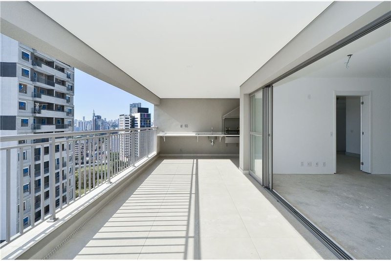 Apartamento no Edifício Skyline Jockey com 155m² Professor Francisco Morato São Paulo - 