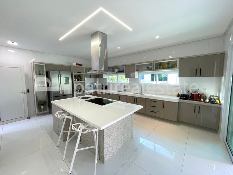 Casa Altissimo padrão com 468 m² 6 suítes 9 WC 4 vagas no Alphaville Fortaleza - CE Av. litoranea Eusébio - 
