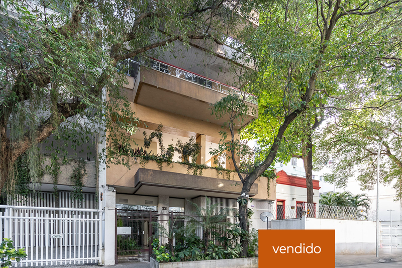 Pertinho dos jardins da Casa Firjan: 2 quartos, suíte, varanda, dependências e garagem! Rua Paulo Barreto Rio de Janeiro - 