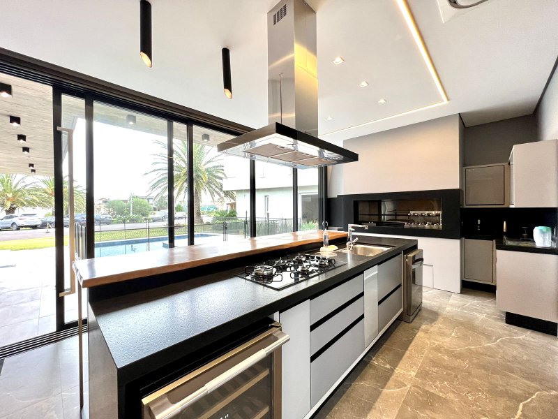 R$ 5.300.000 - EXCLUSIVIDADE - MAGNÍFICA CASA À BEIRA MAR - 400M2 - 4 SUÍTES Avenida Paraguassú  Xangri-lá - 